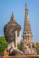 antico Budda statua a wat yai chaimongkol nel il storico città, ayutthaya, Tailandia foto