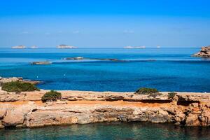 bellissimo isola e turchese acque nel cala conta, ibiza Spagna foto