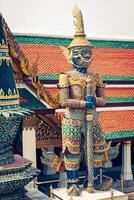 guardiano del demone nel grande palazzo Bangkok di Wat Phra Kaew foto