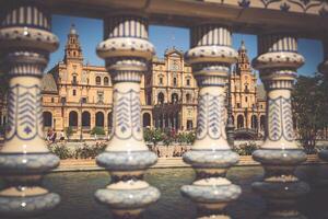 ceramica ponte dentro plaza de espana nel siviglia, Spagna. foto