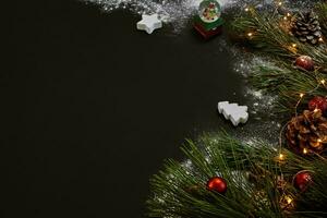 Natale, Natale albero, colorato arredamento, stelle, palle su nero sfondo foto