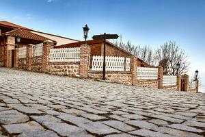 pittoresco strada nel sighnaghi segnaletica , kakheti , Georgia. sighnaghi è conosciuto come un' amore città nel Georgia. foto