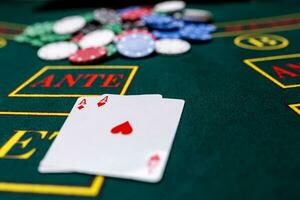 poker patatine fritte su un' tavolo a il casinò foto