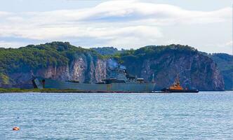 militare trasporto nave vicino il riva di il kamchatka penisola foto