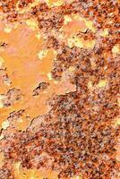 arrugginito metallo superficie con arancia dipingere foto