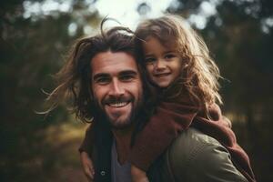 ritratto di contento padre e figlia nel il foresta. concetto di amichevole famiglia, ritratto di giovane padre trasporto il suo figlia su il suo Indietro, ai generato foto