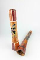 aborigeno di legno musicale strumento di nome didgeridoo, didgeridoo su bianca sfondo. foto