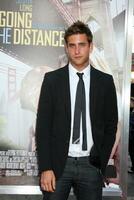 los angeles ago 23 oliver jacksoncohen arriva a il andando il distanza los angeles prima a grauman Cinese Teatro su agosto 23 2010 nel los angeles circa foto