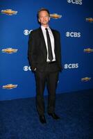 los angeles sep 16 neil patrick harris arriva a il cbs autunno festa 2010 a il colonia su settembre 16 2010 nel los angeles circa foto