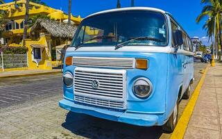 puerto escondido oaxaca Messico 2023 vario minibus furgoni trasportatori veicoli macchine nel puerto escondido Messico. foto