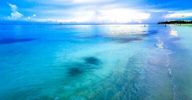 tropicale caraibico spiaggia chiaro turchese acqua playa del Carmen Messico. foto