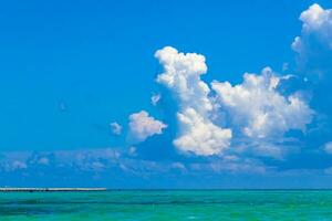 tropicale caraibico spiaggia chiaro turchese acqua playa del Carmen Messico. foto