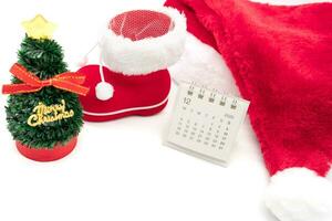 dicembre calendario, Natale albero con Babbo Natale scarpa isolato su bianca sfondo. Natale sfondo. foto