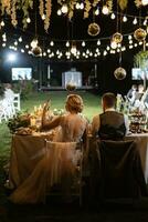 sera matrimonio cena in famiglia nella foresta foto