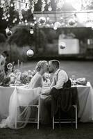 sera matrimonio cena in famiglia nella foresta foto