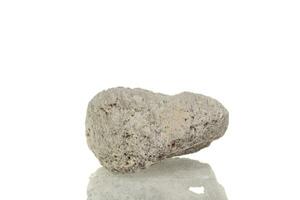 macro minerale pietra pomice su un' bianca sfondo foto