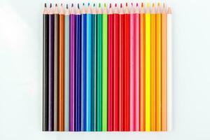 macro multicolore matite su un' bianca sfondo foto