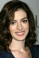 anne hathaway in arrivo a il elle donne nel hollywood evento a il quattro le stagioni Hotel nel los angeles circa in ottobre 6 2008 foto