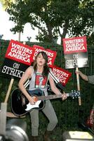 kt tunstall esegue su il picchetto linea supporto Impressionante wga scrittori al di fuori il disney studi burbank circa novembre 14 2007 2007 foto