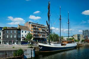 nave ormeggiato nel willemdock nel Anversa, Belgio, Europa foto