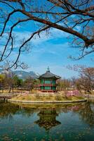 Hyangwonjeong padiglione, Gyeongbokgung palazzo, seoul, Sud Corea foto