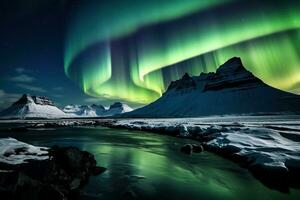 aurora Borealis nel Islanda con neve coperto montagne e riflessione ai generato foto