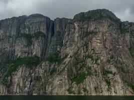 nave crociera nel il norvegese fiordi foto