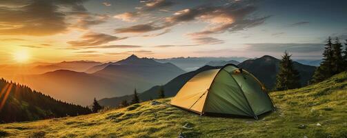 tenda a montagna paesaggio a tramonto, generativo ai foto