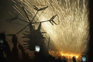 Cavallo di Fuoco trad. cavallo di fuoco fuochi d'artificio Schermo nel ripa foto