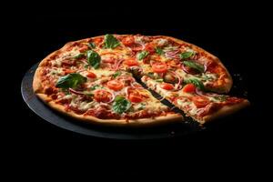 Pizza su un' nero sfondo. avvicinamento. isolato foto