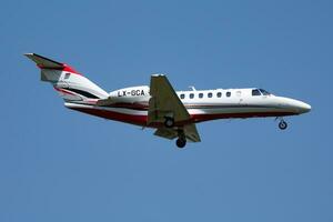 cessna 525b citationjet lx-gca passeggeri aereo arrivo e atterraggio a vienna aeroporto foto