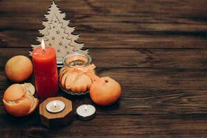 candele per Natale decorazione, festivo attributi e mandarino posto per testo foto