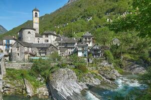 tradizionale villaggio di lavertezzo nel Valle Verzasca,Ticino cantone, svizzera foto