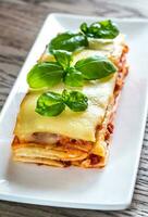 porzione di classico lasagne foto