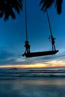 vuoto swing a tramonto foto