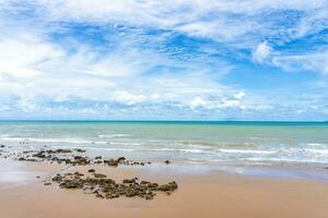 Visualizza di trasparente blu mare acqua sfondo foto