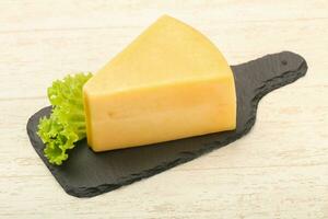 parmigiano formaggio al di sopra di di legno sfondo foto