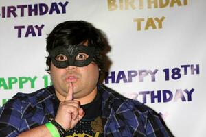 los angeles - ott 21 Harvey guillen in arrivo a taylor spreitler 18 ° compleanno festa a il cremisi su ottobre 21, 2011 nel los angeles, circa foto