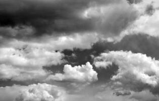 nero e bianca bellissimo cielo sfondo foto