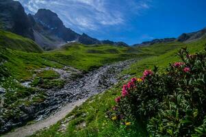 lago clausola ceillac inqeyras nel altezze alpes nel Francia foto