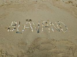 impressioni di il infinito spiaggia a il settentrionale mare nel blavanda Danimarca foto