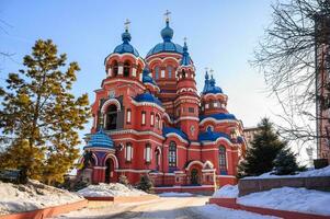 bellissimo Visualizza di kazan Chiesa un ortodosso Chiesa nel il città di irkutsk nel il nome di il kazan icona di il madre di Dio. foto