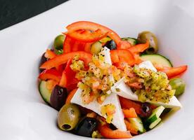 greco insalata con fresco verdure e feta formaggio foto