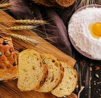 fresco al forno pane su superiore Visualizza foto