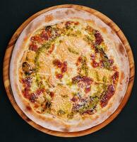Pizza con salmone e cozze superiore Visualizza foto