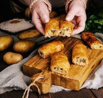 moldavo torte o placina con schiacciato patate foto