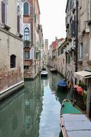 un' canale nel Venezia foto