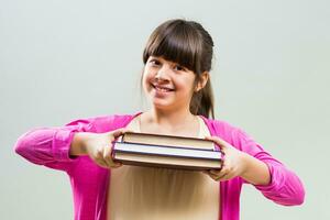 poco ragazza Tenere libri foto