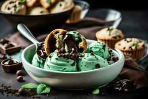 menta cioccolato patata fritta ghiaccio crema nel un' ciotola con menta cioccolato patata fritta biscotti. ai-generato foto