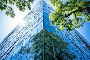 ai generato eco-friendly edificio nel il moderno città. sostenibile bicchiere ufficio edificio con albero per riducendo carbonio biossido. ufficio edificio con verde ambiente. aziendale edificio ridurre co2. foto